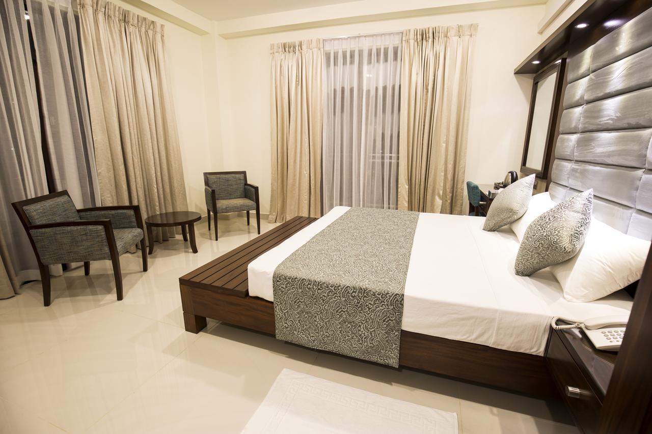 แกรนด์ 7 โฮเทล เคสบีวา Hotel พิลิยันเดเล ภายนอก รูปภาพ