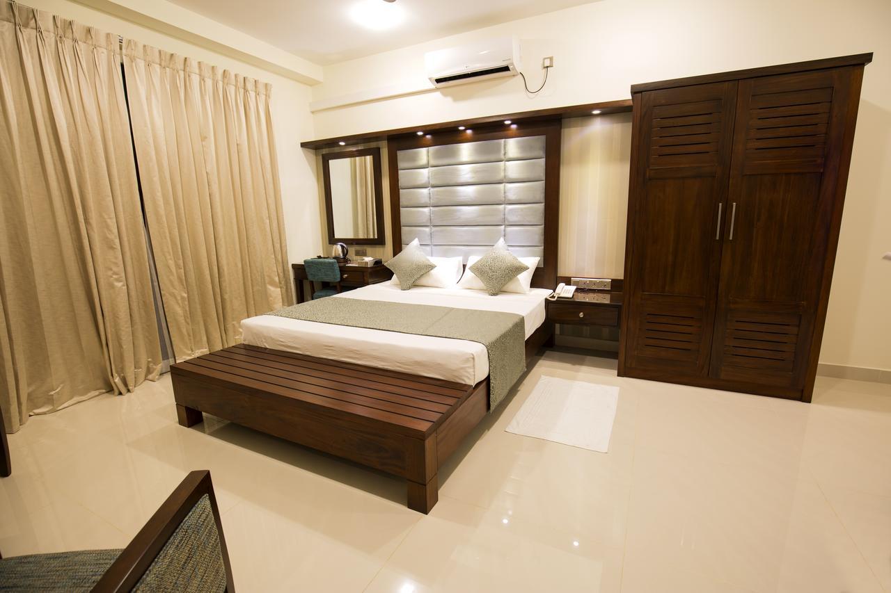 แกรนด์ 7 โฮเทล เคสบีวา Hotel พิลิยันเดเล ภายนอก รูปภาพ